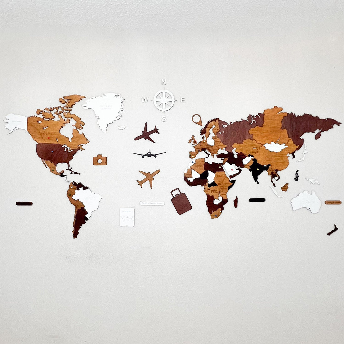 Mapa del mundo de madera estilo mediterraneo multicolor decorativo para pared - Alcazar Decoraciones