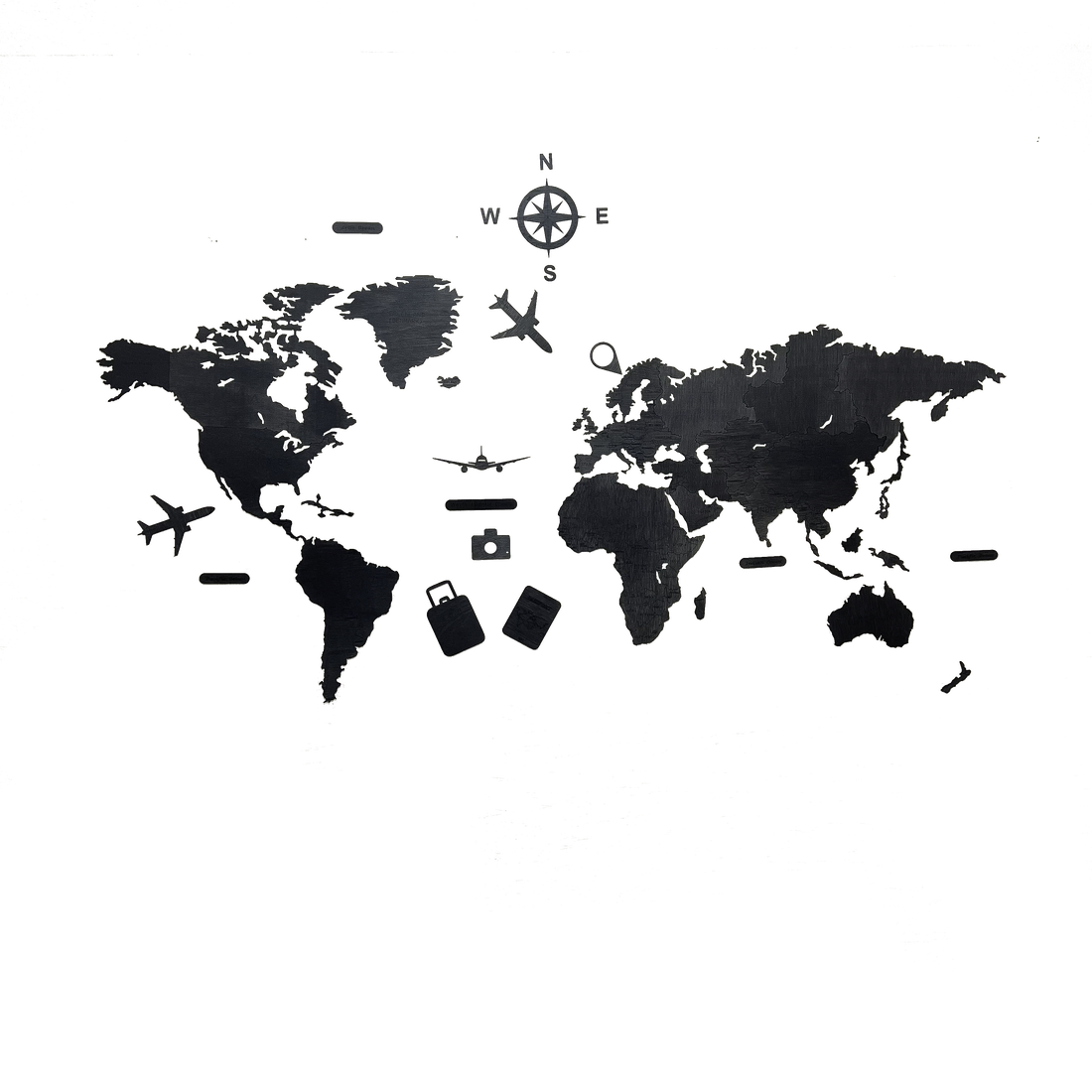 Decoracion industrial con mapa del mundo de madera color negro - Alcazar Decoraciones