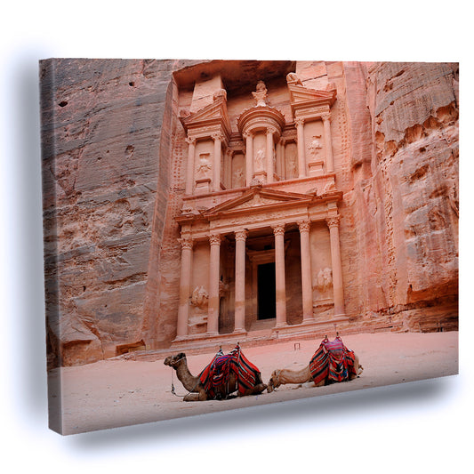 Cuadro Decorativo de Petra, Jordania – Camellos frente al Tesoro (Al Khazneh)